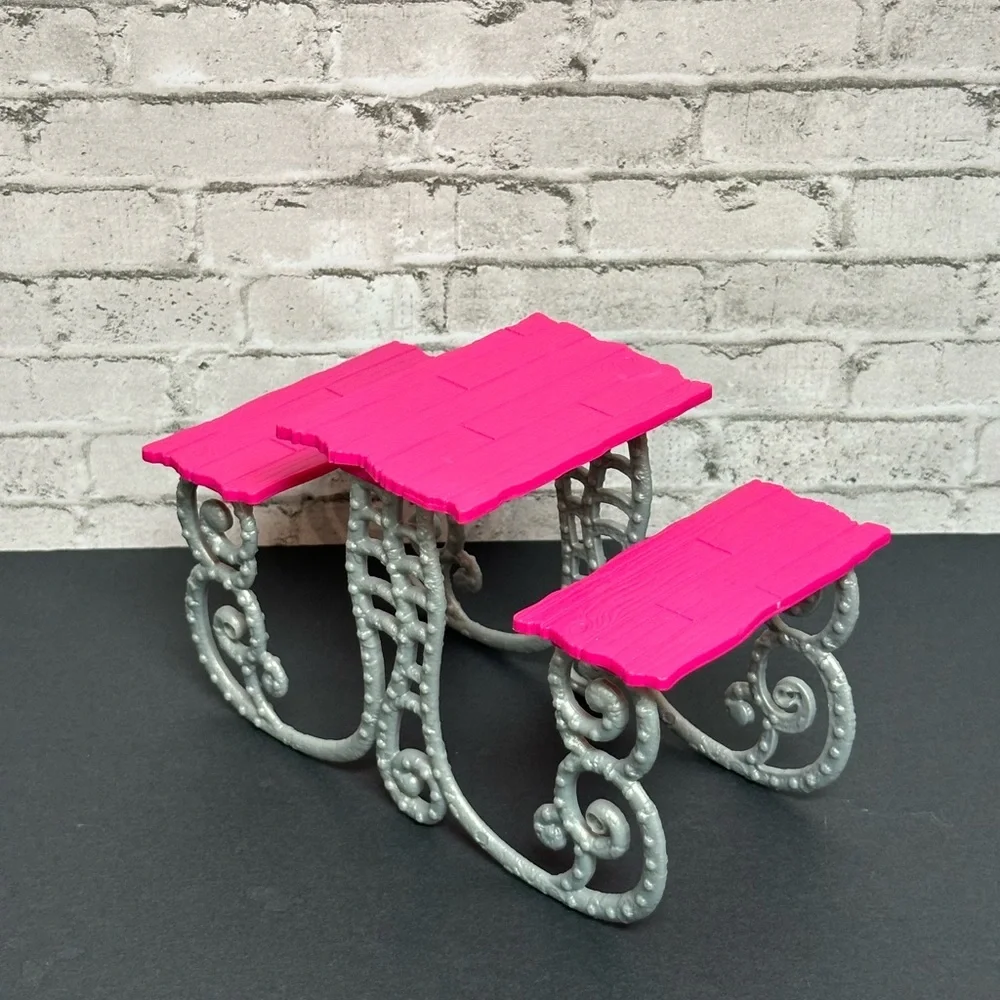 Monster High Doll Deluxe Deadluxe School Playset Picnic Table Pink Silver